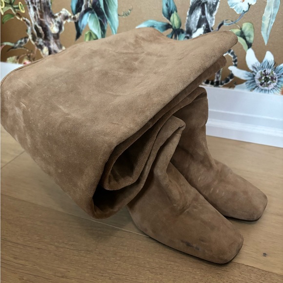 Uterque Suede leather knee high boots (could be a bit over the knee) - Picture 2 of 6